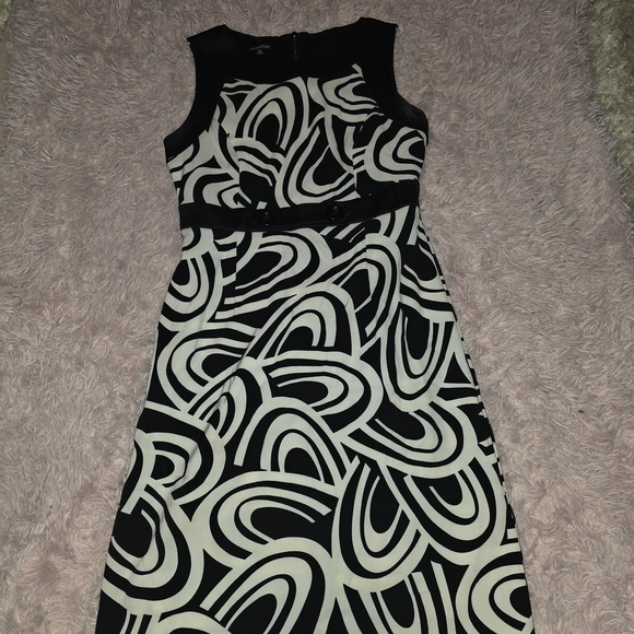 Maurices Dresses & Skirts - Maurices Black and White Swirl Midi Dress